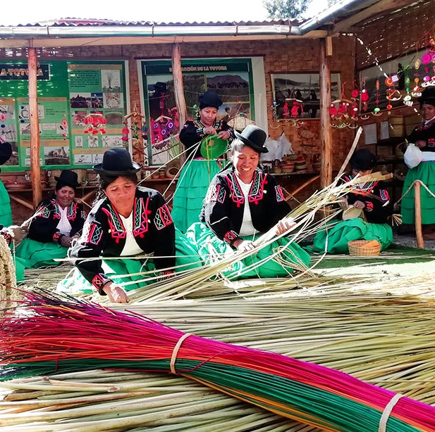 Eco Artesanías de Totora Titikaka - Chimu