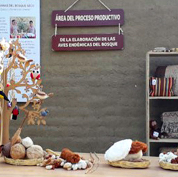 Área de exposición de productos del taller de algodón nativo en Pómac