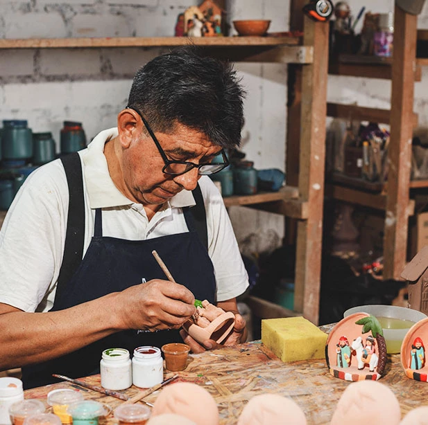 Taller Ayllu peruvian pottery