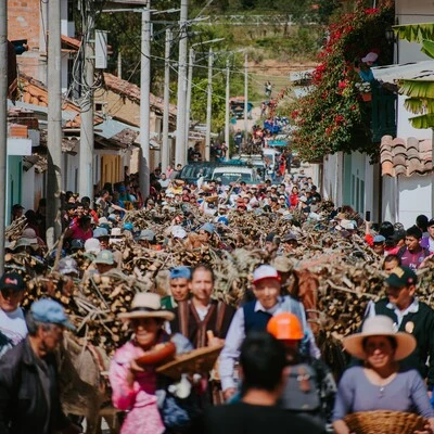 Yamta Pallay: Junta de leña