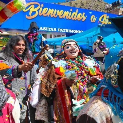 Festividad de las Cruces y Feria de las Alasitas