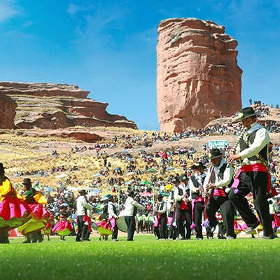 Vive la magia del Festival de Tinajani 2024: cultura, danzas y gastronomía