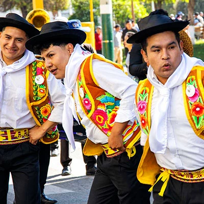 El Huaylarsh: historia, origen y vestimenta de la danza embajadora del Perú