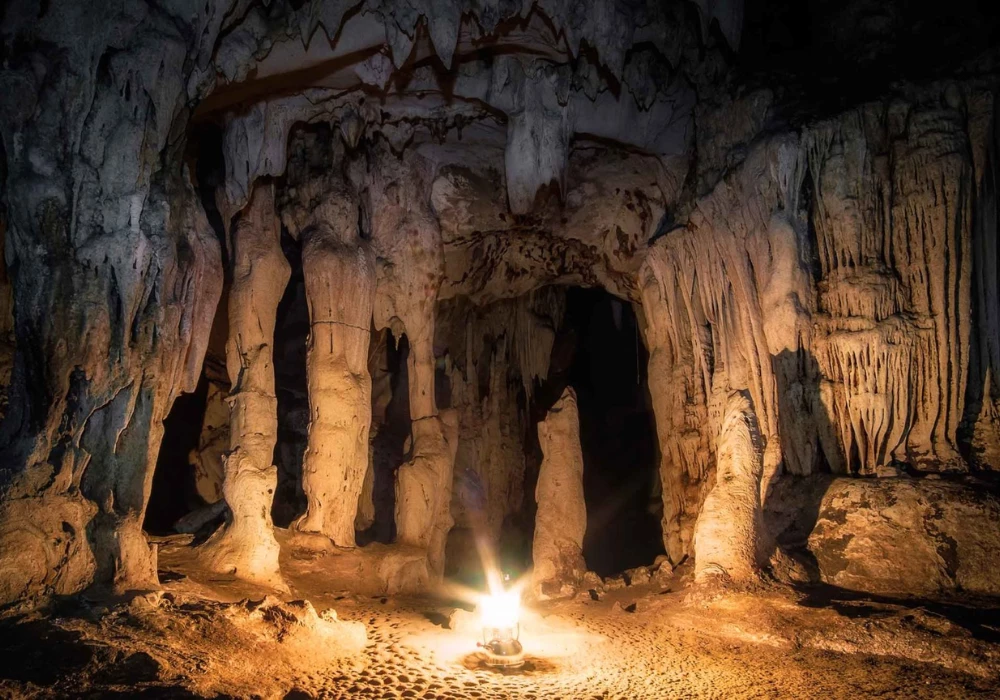 Sarcófagos de Karajía y Caverna de Quiocta