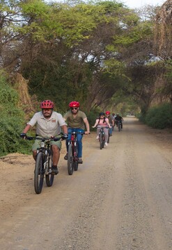 Santuario Histórico Bosque de Pómac en Bicicleta de montaña Specialized Rockhopper