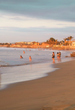 Máncora: amanecer frente al mar y nado con tortugas
