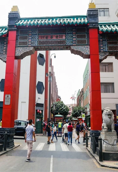 RECORRIDO TURÍSTICO: BARRIO CHINO Y TEMPLO CHINO
