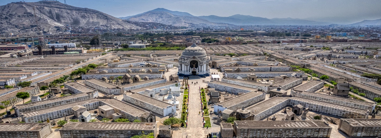 RECORRIDO TURÍSTICO: CEMENTERIO PRESBÍTERO MAESTRO