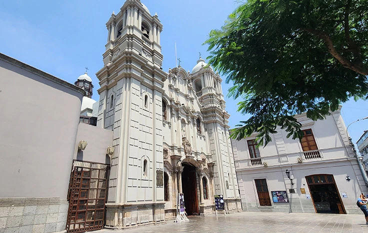 RECORRIDO TURÍSTICO: MONSERRATE, HISTÓRICO Y RELIGIOSO