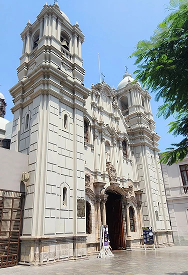 RECORRIDO TURÍSTICO: MONSERRATE, HISTÓRICO Y RELIGIOSO
