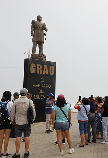 RECORRIDO TURÍSTICO: BUS PANORÁMICO A LOS DISTRITOS HERÓICOS