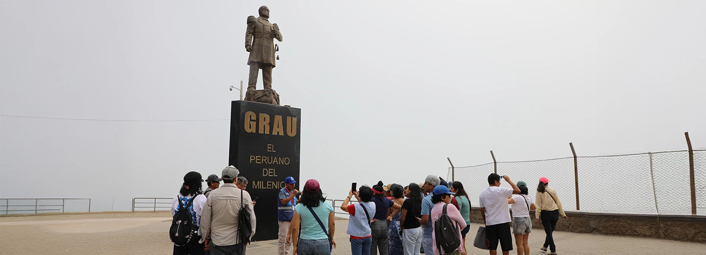 RECORRIDO TURÍSTICO: BUS PANORÁMICO A LOS DISTRITOS HERÓICOS