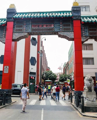 RECORRIDO TURÍSTICO: BARRIO CHINO Y TEMPLO CHINO