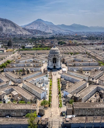 RECORRIDO TURÍSTICO: CEMENTERIO PRESBÍTERO MAESTRO