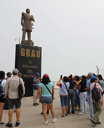 RECORRIDO TURÍSTICO: BUS PANORÁMICO A LOS DISTRITOS HERÓICOS