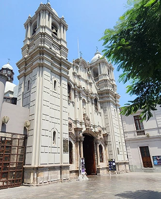 RECORRIDO TURÍSTICO: MONSERRATE, HISTÓRICO Y RELIGIOSO