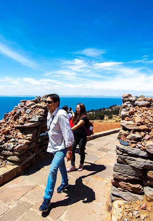 ¡Descubre la Isla Amantaní en el Lago Titicaca!