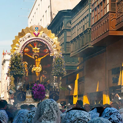 Señor de los Milagros: del muro de Pachacamilla a la Plaza Mayor en un tour a pie por Lima