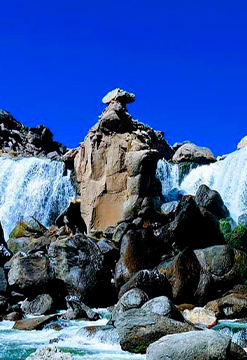 Catarata de Pillones y Bosque de Rocas en Arequipa