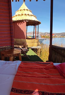 Isla Uros y Lodge flotante