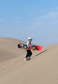 Sandboard en el desierto de Ancón