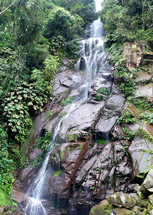 Frescura en la Catarata del Velo de la Novia
