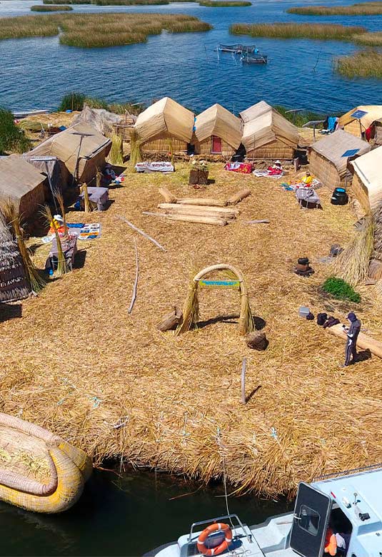 Reserva Nacional del Titicaca Islas Flotantes Uros Titino