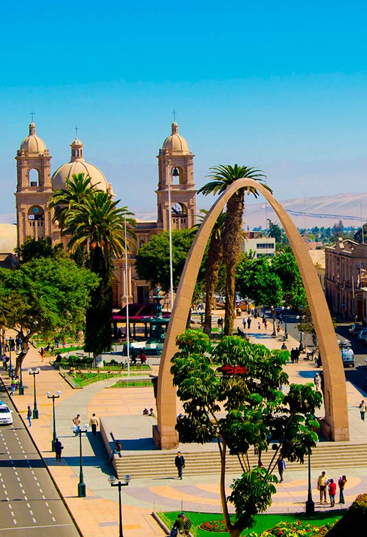 Paseo Cívico y Catedral de Tacna