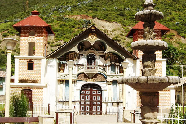 Catedral de Churín - Olvídate del estrés en los baños termales de Churín