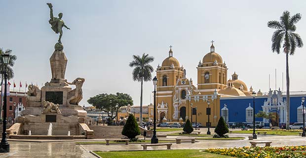 Plaza de armas y catedral - Trujillo es la ciudad de eterna primavera