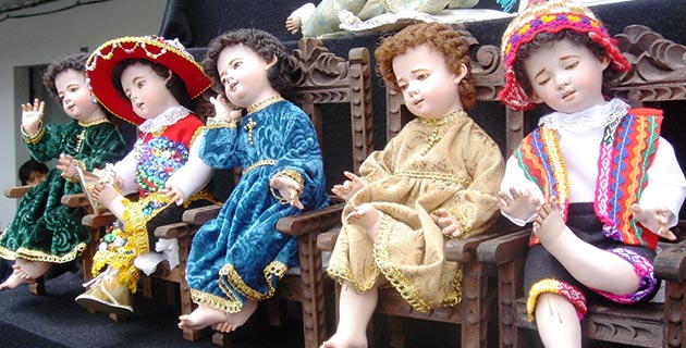 Estatuilla del Niño Manuelito - Navidad en la feria de Santurantikuy de Cusco