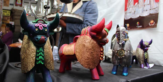 Toritos de Pucara - Navidad en la feria de Santurantikuy de Cusco