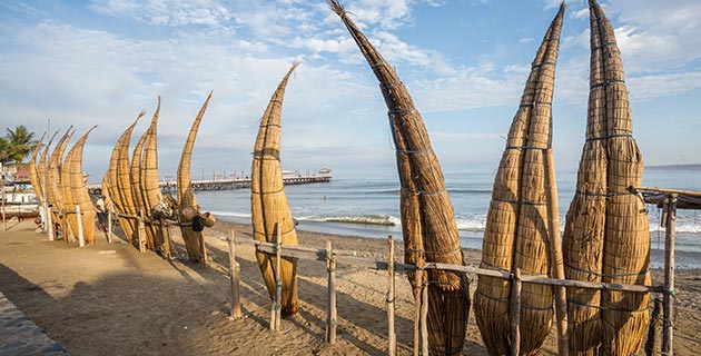 Balneario de Huanchaco en Trujillo - 7 destinos imperdibles para visitar este verano