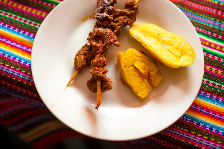 anticucho comida peruana