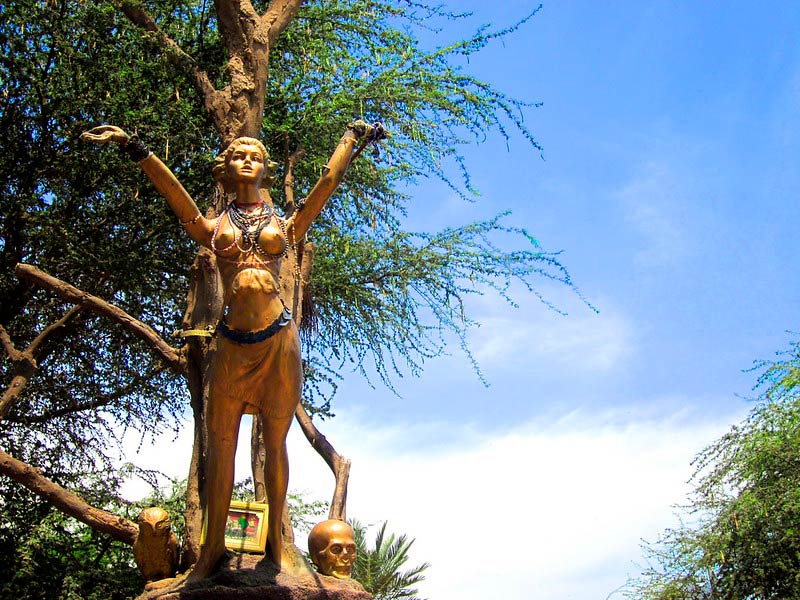 Estatua a las Brujas de Cachiche