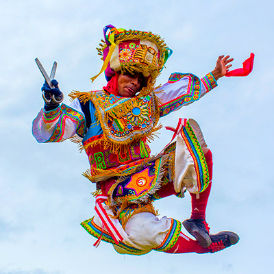 Danza de tijeras, un baile solo para valientes