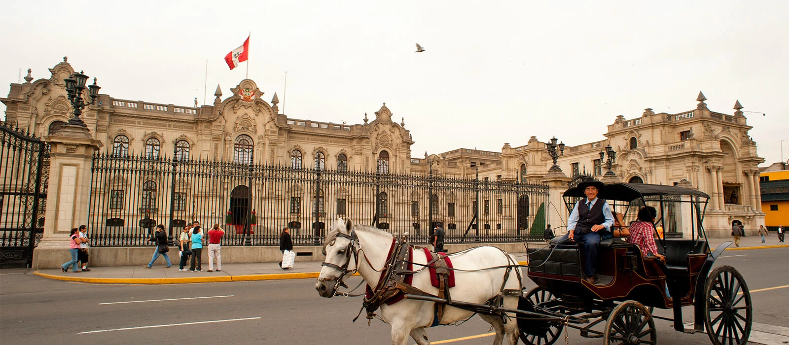 ¡Promociona tu negocio en Y Tú Qué Planes!