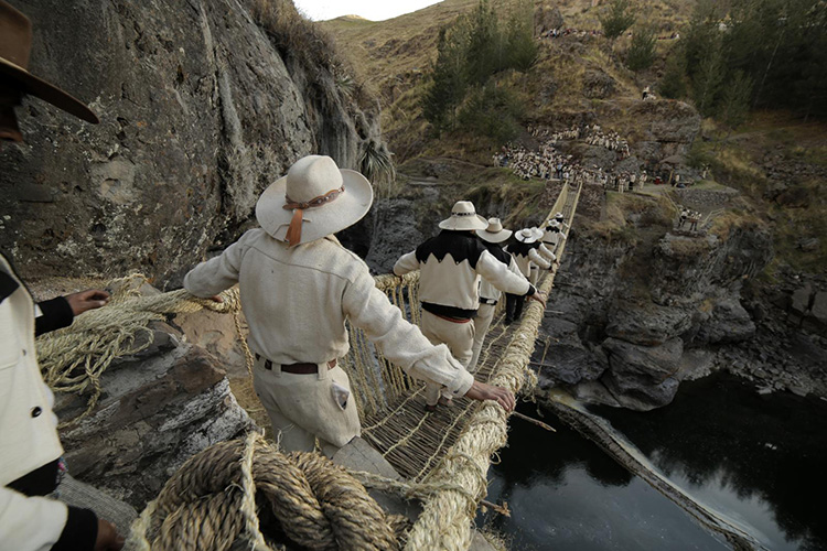 Puente Queswachaka, Cusco