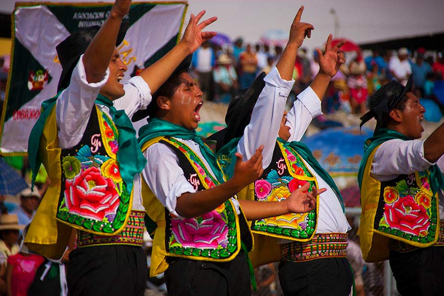 Bailarines hombres de Danza El Huaylarsh