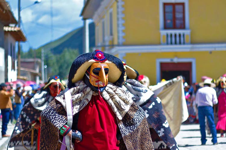 baile-de-huacones