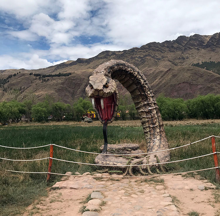 Escultura de serpiente de Humedales de Huasao