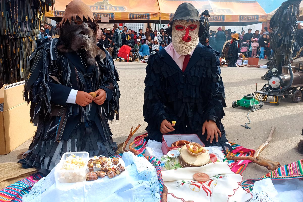 Los Avelinos en el tradicional “shacteo”.