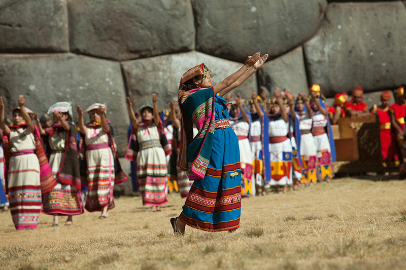 Bailarina del Inti Raymi