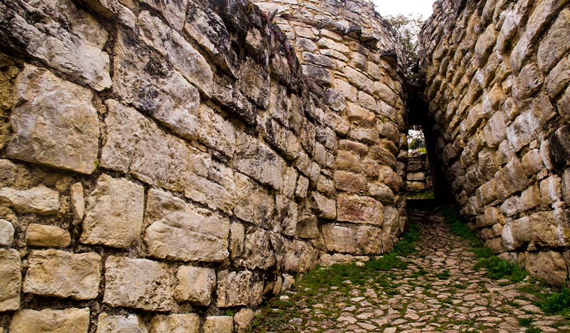 Piedras material de construcción en Kuelap