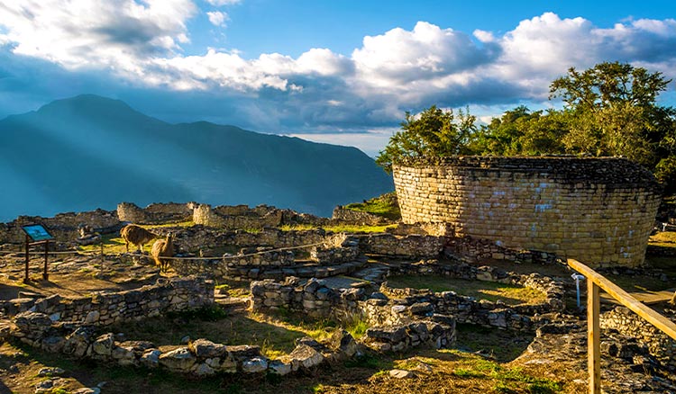 Casas circulares en Kuélap