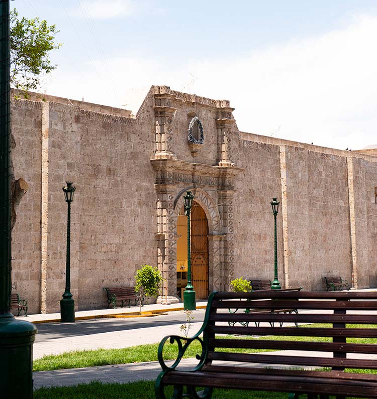 Lugares turísticos de Moquegua - Iglesia Matriz Santa Catalina de Alejandría