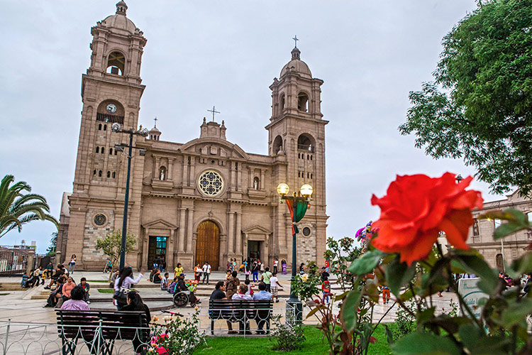 Lugares turísticos de Tacna- Paseo Cívico de Tacna-Catedral de Tacna