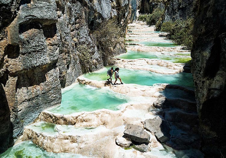 Aguas turquesas de Millpu en Ayacucho