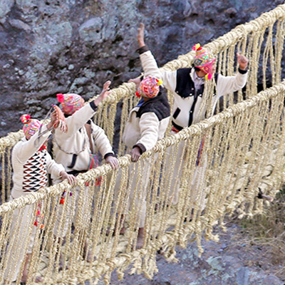 Conoce Qeswachaka, el puente tejido a  mano más antiguo del Perú