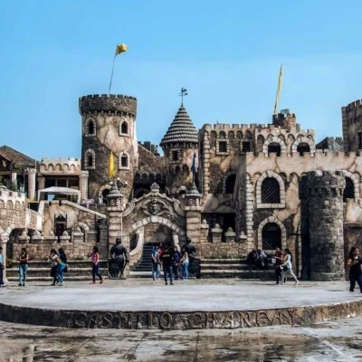 Chancay reina con su castillo al borde del océano